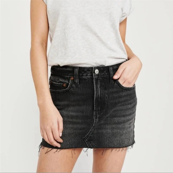 Abercrombie & Fitch Washed Black Raw Hem Denim Jean Mini Skirt Size 32 - Picture 8 of 8
